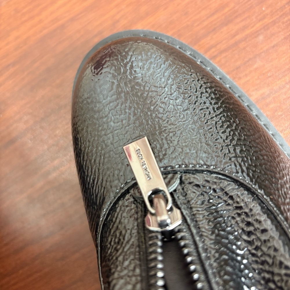 NEW Michael Kors Cyrus booties in black patent leather - Picture 12 of 12